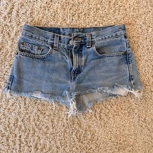 Real 90’s Y2K 505 cutoff jean shorts! Actual vintage and in excellent condition